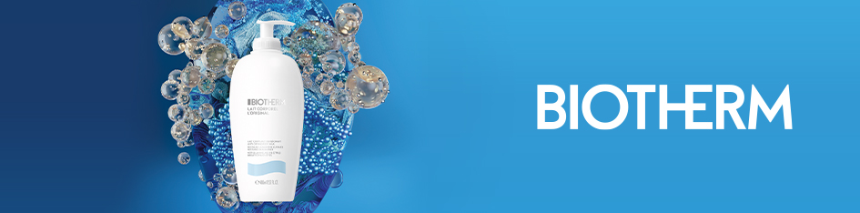 Werbung für Biotherm Lait Corporel Bodylotion. Eine weiße Pumpflasche steht vor einem blauen Hintergrund mit schwebenden Wasserblasen und leuchtenden Partikeln. Rechts im Bild befindet sich das Biotherm-Logo auf hellblauem Verlauf.