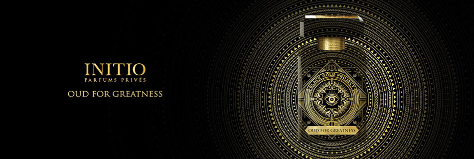 Werbung für das Parfum 'Oud for Greatness' von Initio Parfums Privés. Links steht der goldene Schriftzug auf schwarzem Hintergrund. Rechts ist ein edler, schwarz-goldener Parfumflakon mit mystischem Design zu sehen, auf dem ein zentrales Auge und der Text 'Black Gold Project – Oud for Greatness' abgebildet sind. Der Hintergrund besteht aus konzentrischen, gold verzierten Kreisen, die einen hypnotischen Effekt erzeugen.