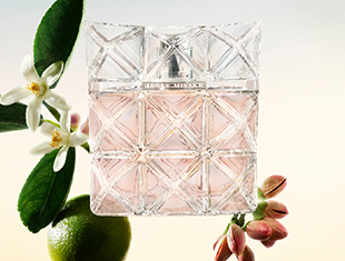 Issey Miyake Lumière d’Issey Flakon mit Blüten und Früchten, frischer femininer Duft