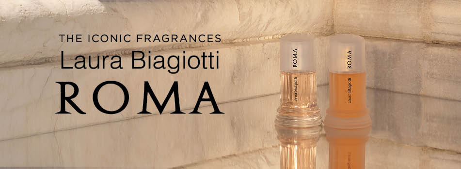 Zwei Laura-Biagiotti-ROMA-Damendüfte vor einer Marmorwand: links der transparente ROMA-Duft, rechts die Variante Fiori Bianchi im apricotfarbenen Flakon.