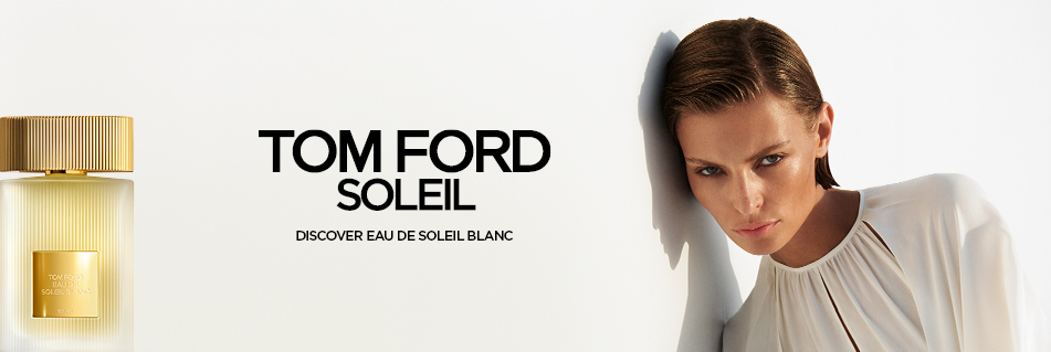 Tom Ford Soleil Blanc Duftflakon neben einem Model in heller, minimalistischer Inszenierung.